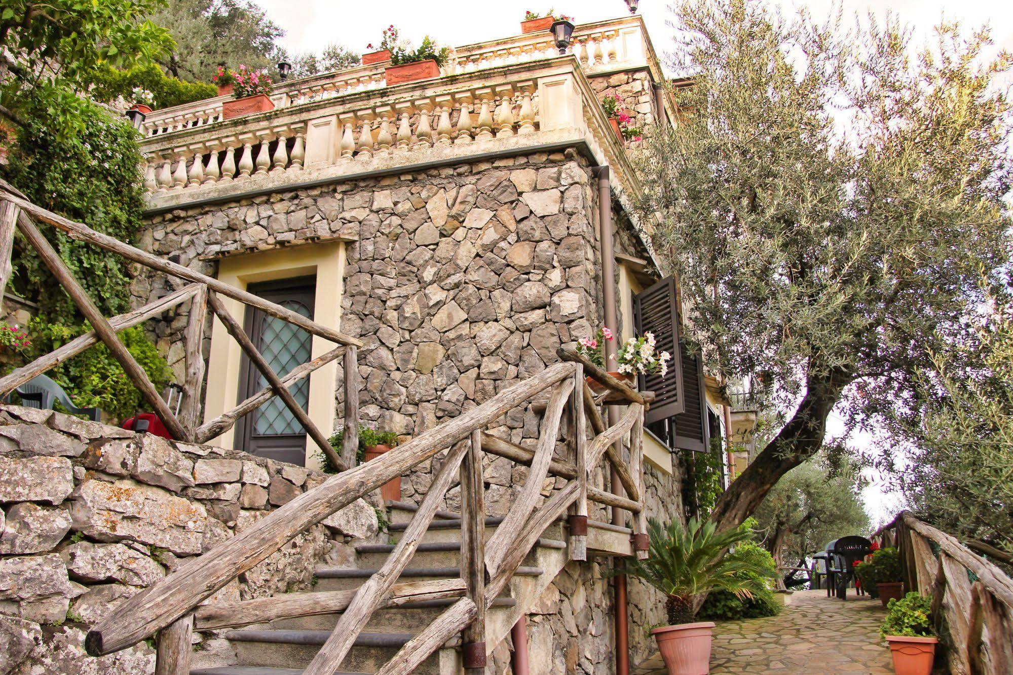 Casarufolo Paradise Affittacamere 2*